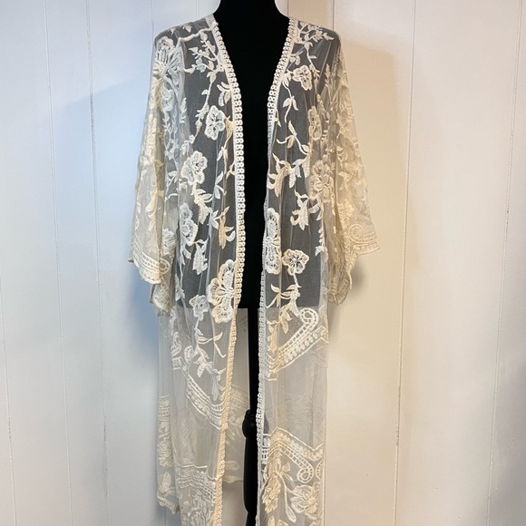 Beautiful Cream Lace Kimono Cover up - Picture 2 of 4